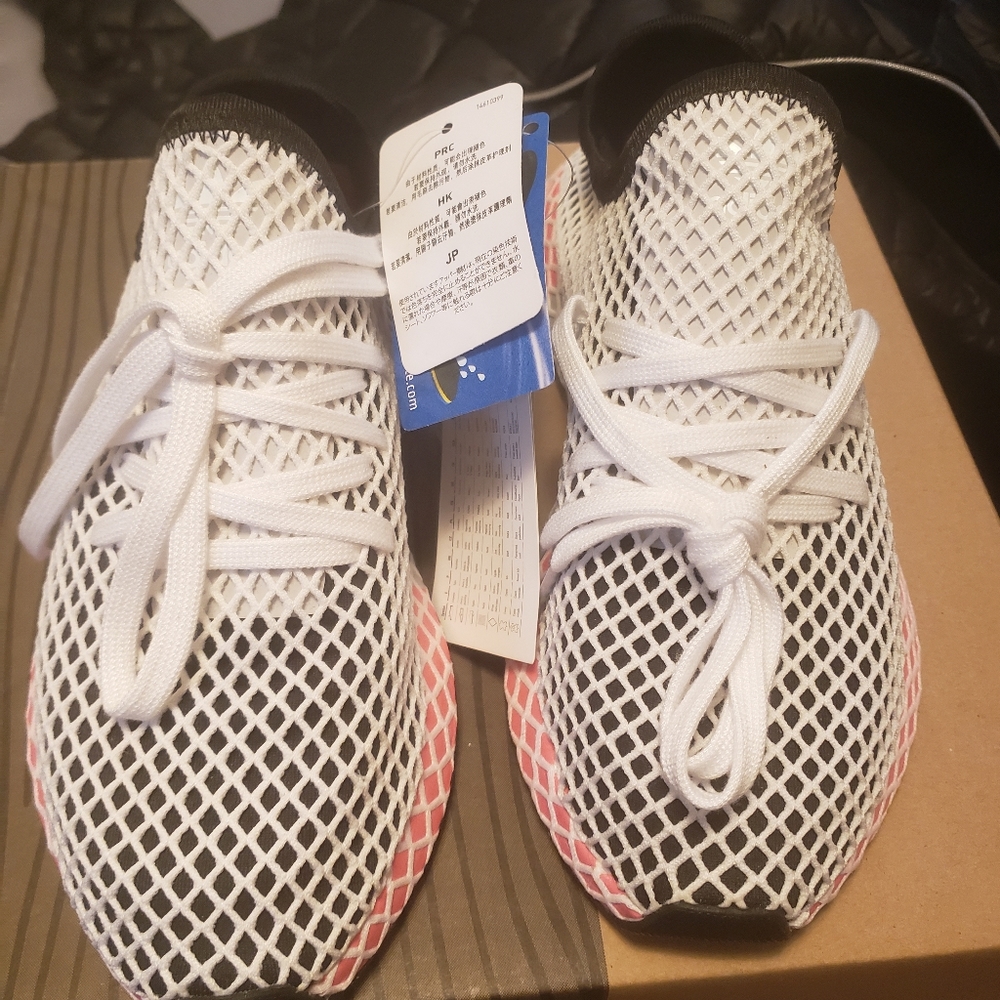 BRAND NEW ADIDAS DEERUPT RUNNER W